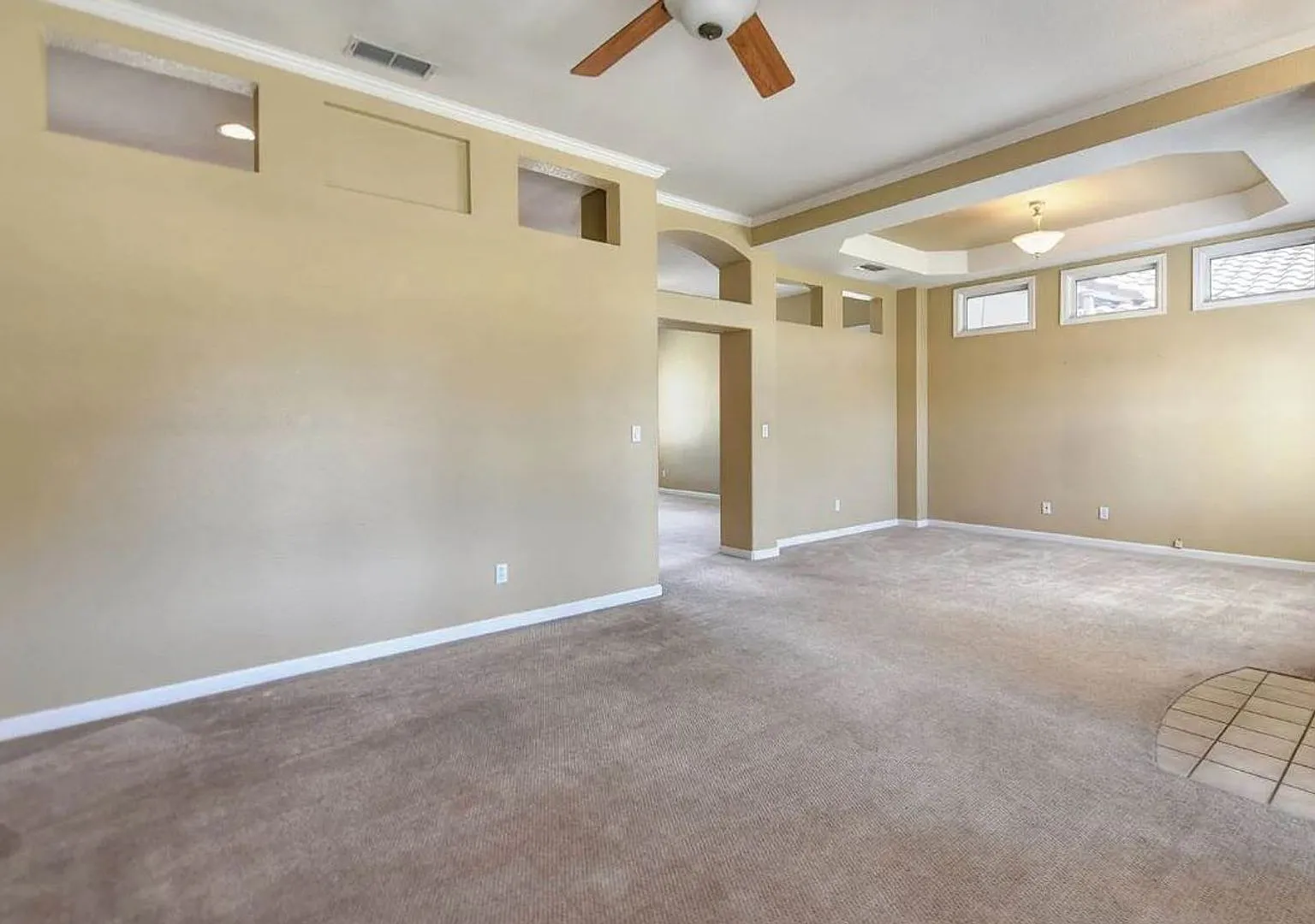 Spectacular 4/2 Elk Grove W/Salt Water Pool! (Please Read Ad For Showing Requirements)! — Photo 3