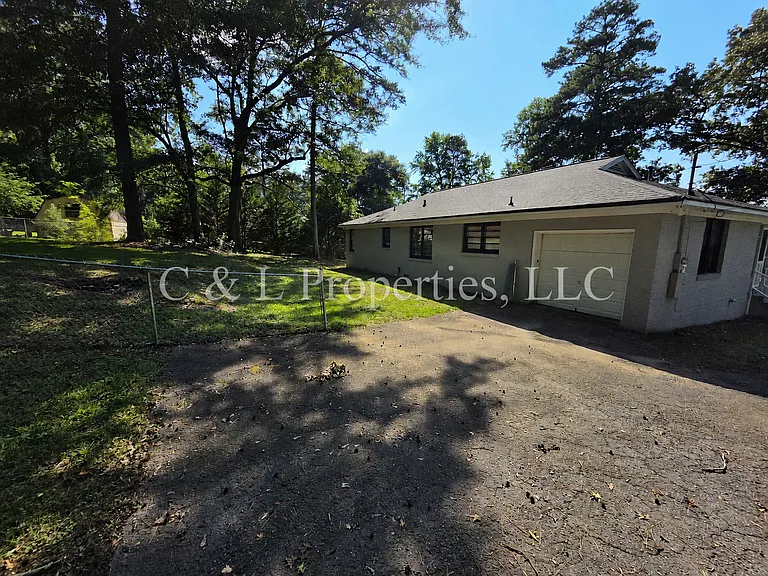 403 Noccalula Dr — Photo 2