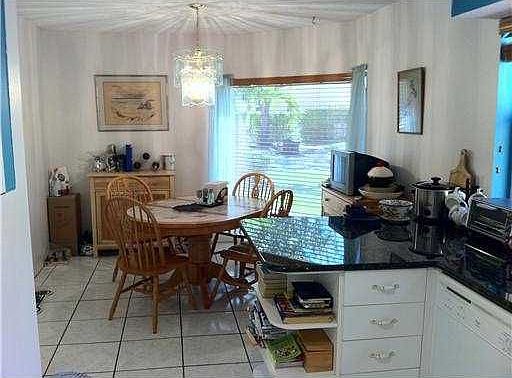 3rd image of 11235 Lakeview Dr
