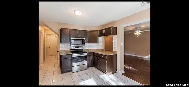 4 bed, 2.5 bath, 2419 sqft, $2,200 — Photo 2