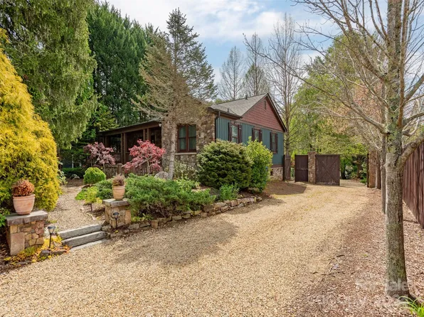 602 1st Ave W, Hendersonville, NC 28739