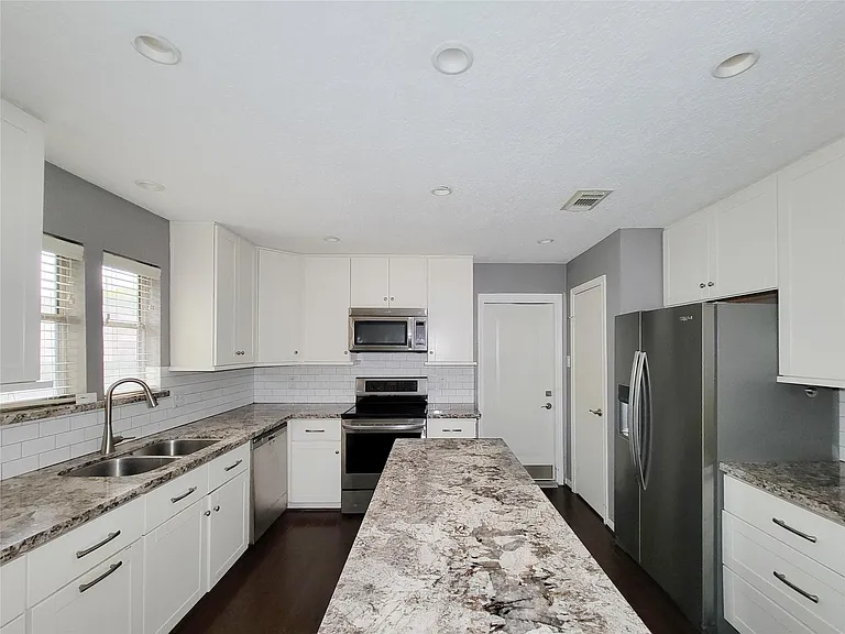 2815 Cambridge Ln — Photo 11