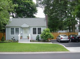 134 Hunter Ave, North Babylon, NY 11703