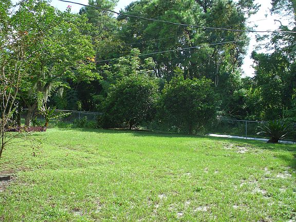 3rd image of 309 Elm Dr