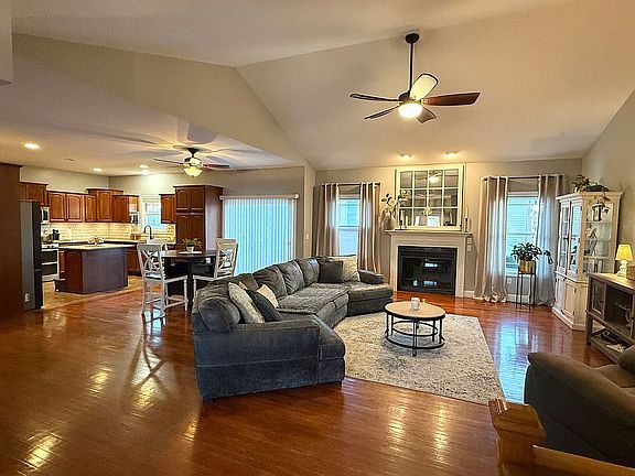 5th image of 4800 Longfellow Dr