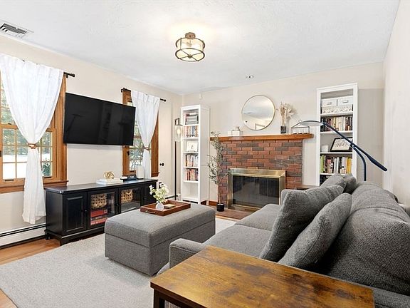 3rd image of 131 Elmer St