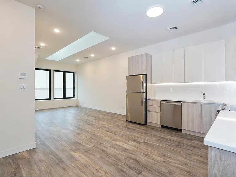 217 Main St #B — Photo 8