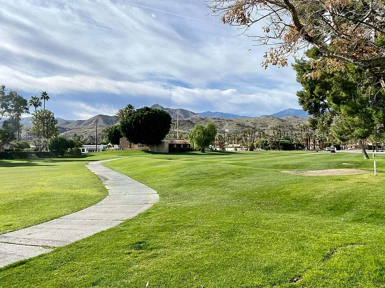 24 Pueblo Vista Dr — Photo 2