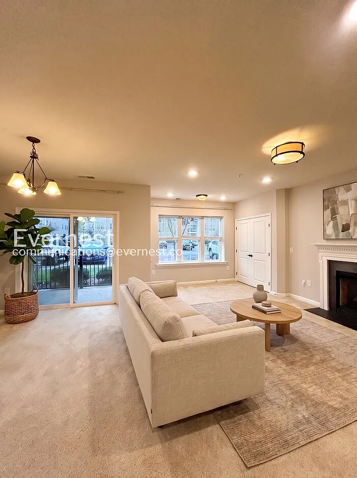 2 bed, 2.0 bath, 1489 sqft, $2,245 — Photo 2