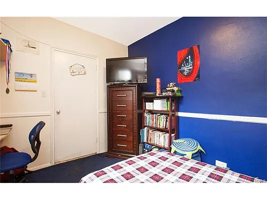 Sold by Douglas Elliman | media 20