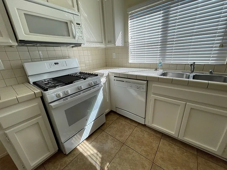 10246 Arroyo Ave — Photo 15