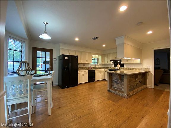 4th image of 4611 Harvest Blvd E