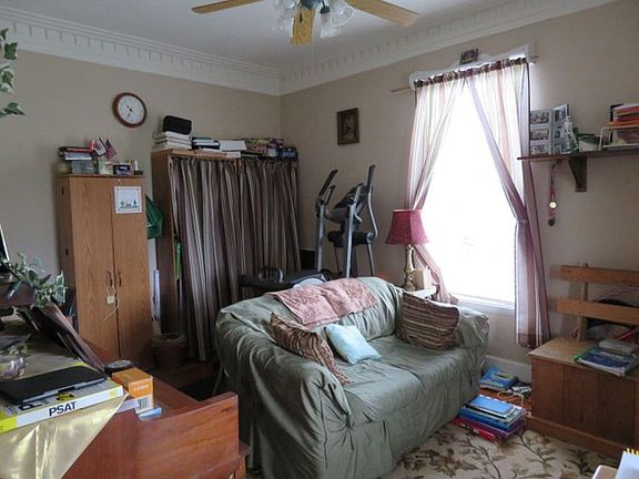 3rd image of 136 Camden Ave