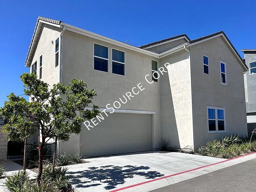 3 bedroom (2 beds with ensuite baths) w/ Solar for Lease in Valencia — Photo 2