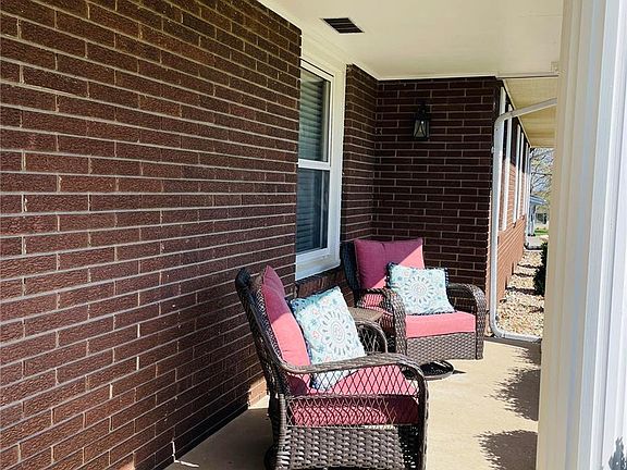 5th image of 447 E Kirkland Dr
