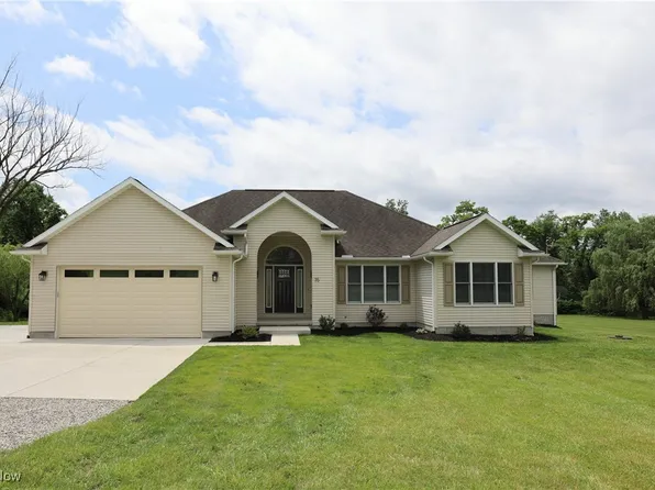 35 Palomino Dr, Weirton, WV 26062