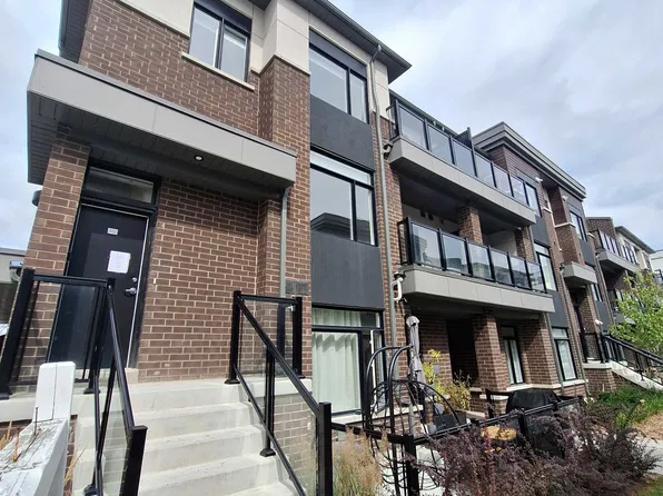 1695 Dersan St #902, Pickering, ON L1X 0S9