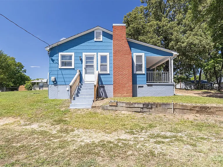 1102 Desoto Ave — Photo 3