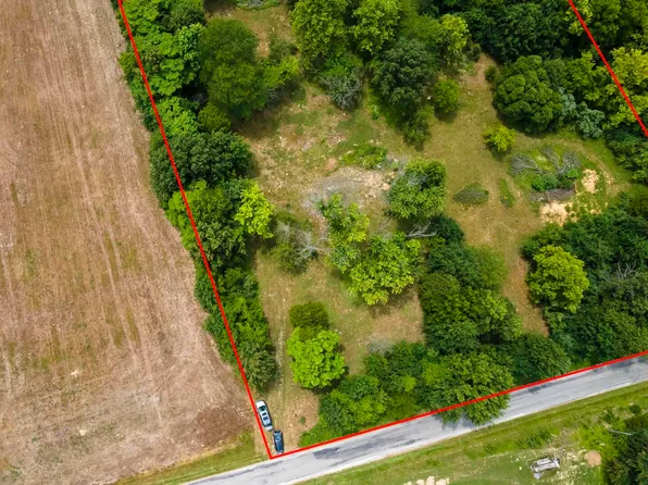 14501 E Baseline Rd, Dix, IL 62830