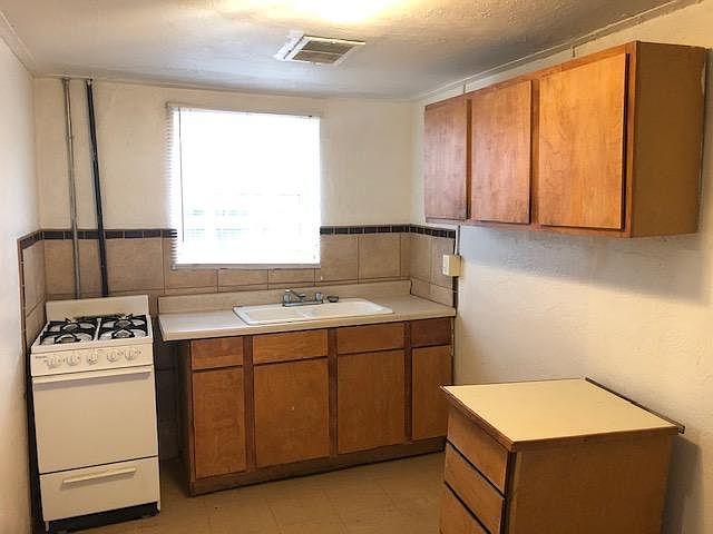 1st image of 517 E Las Cruces Ave APT 3