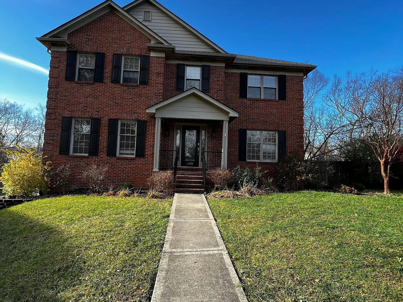 4 bed, 2.5 bath, 4077 sqft, $3,300 — Photo 2