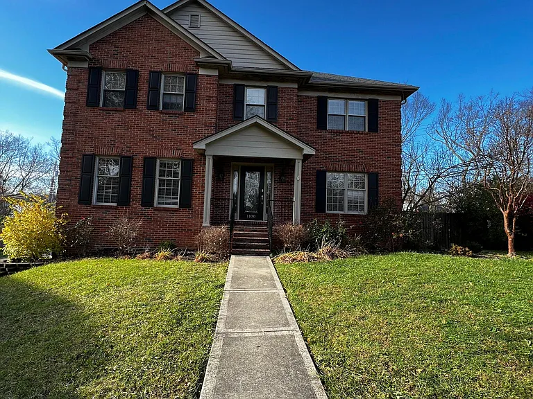 1100 Stowbridge Ln — Photo 2