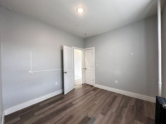 3rd image of 943 Pavonia Ave #33