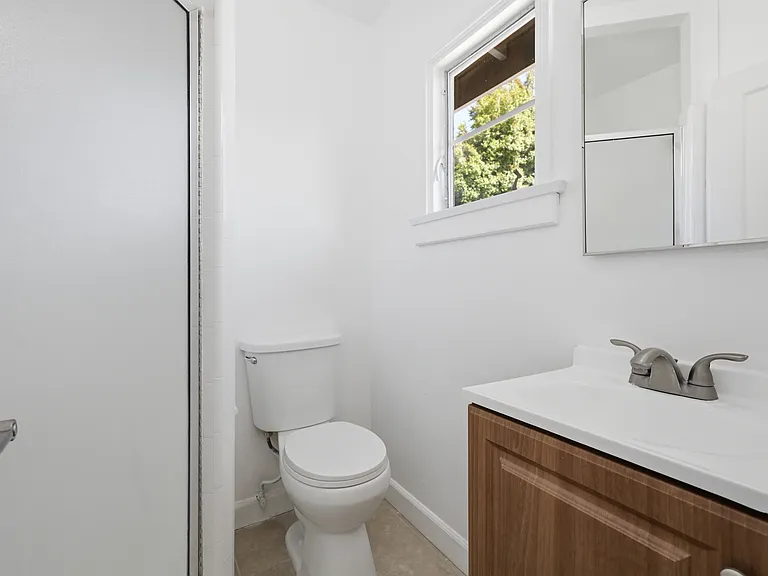 205-215 W Roderick Ave #16 — Photo 10