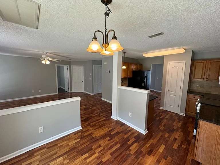 102 Alice Ct — Photo 9
