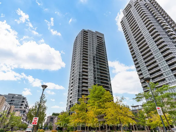 9 Valhalla Inn Rd Unit 302, Toronto, ON M9B 0B2