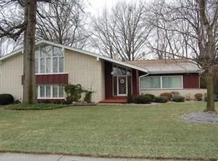3900 W Valley Dr, Fairview Park, OH 44126