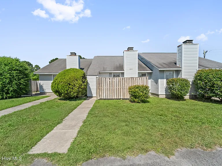 126 Witten Cir #B — Photo 1