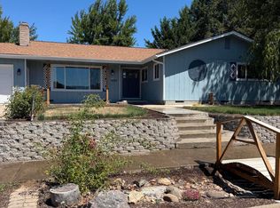 1916 Inverness Dr, Medford, OR 97504