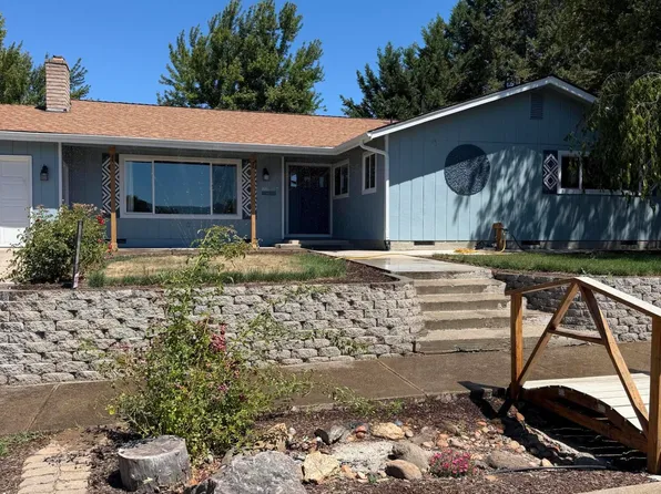 1916 Inverness Dr, Medford, OR 97504