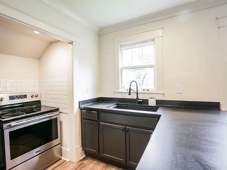 233B Chapel Ave — Photo 9