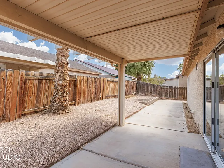 841 Tucson St — Photo 18