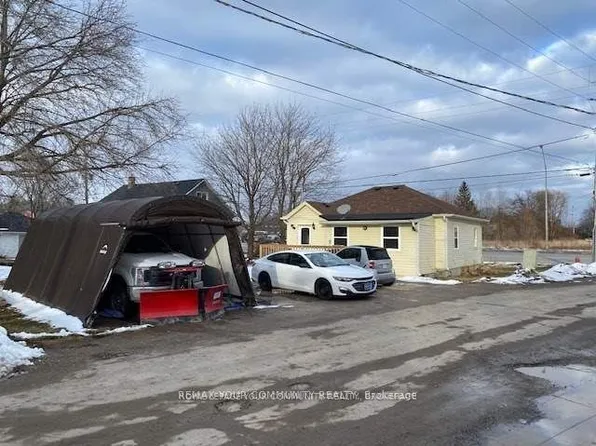 262 The Queensway Rd S, Georgina, ON L4P 2B1