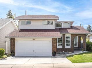180 E Woodglen Way SW, Calgary, AB T2W 4T3
