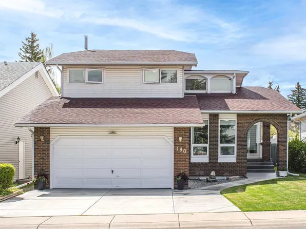 180 E Woodglen Way SW, Calgary, AB T2W 4T3