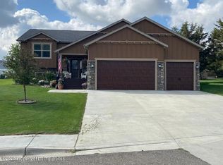 575 5th St SW, Dickinson, ND 58601