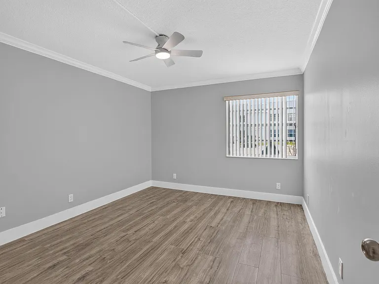 68 Normandy Ln #B — Photo 8