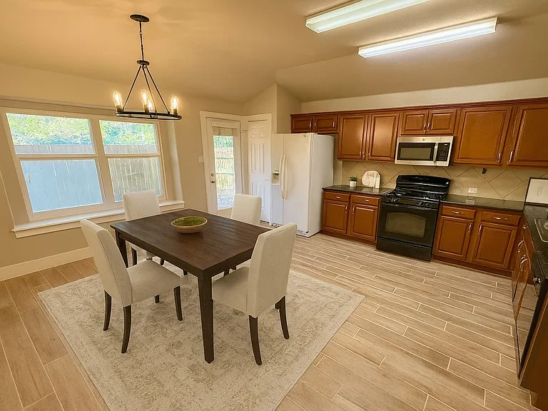 1617 Sugarberry Ln — Photo 7