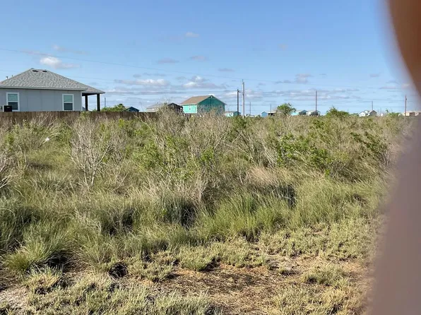 99 Northview Dr, Rockport, TX 78382