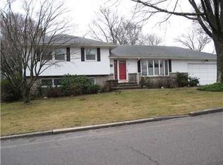 13 Brookfarm Rd, North Providence, RI 02904