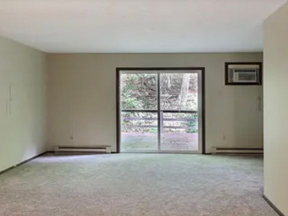 2nd image of 10 Villas Rd #103