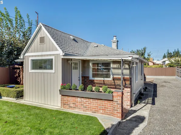 18149 SE Pine St, Portland, OR 97233