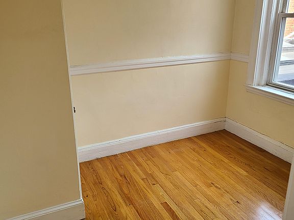 5th image of 214 Hanover St #3