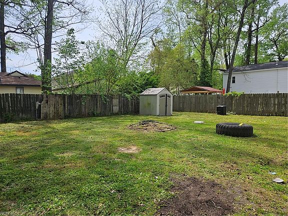 3rd image of 13 Beacon Rd