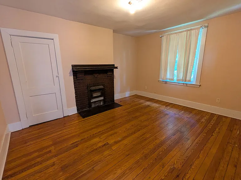344 Connor St — Photo 8