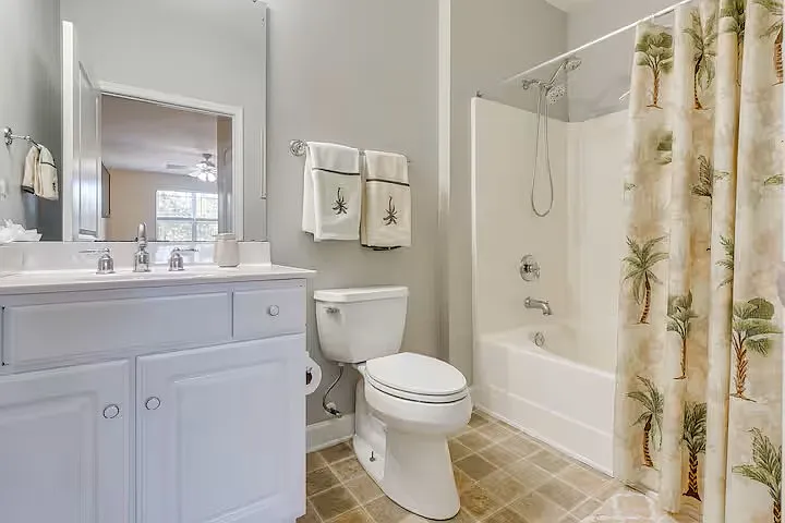 Master bedroom Ensuite Full Bathroom